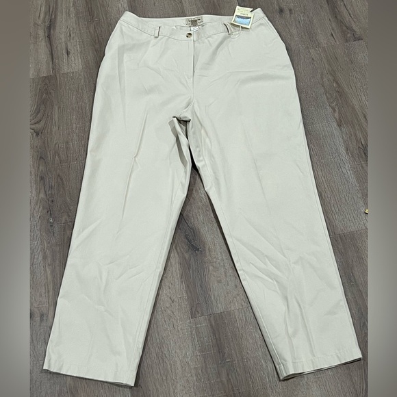 NWT Women’s Curvy Fit L.L. Bean Size 20 Tall Wrinkle Resistant Khaki Slacks Pant - Picture 1 of 11